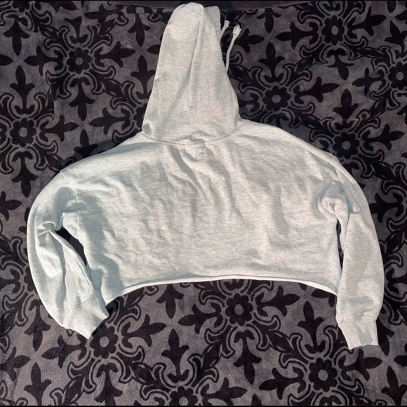 Bundle of Women’s crop hoodies - Picture 5 of 6